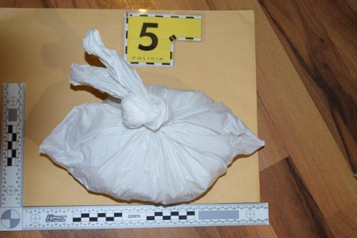 Ilustračný obrázok k článku Prípad Plačkovej drogovej kauzy: Muž, u ktorého našli 9 kíl pervitínu, zomrel vo väzbe!