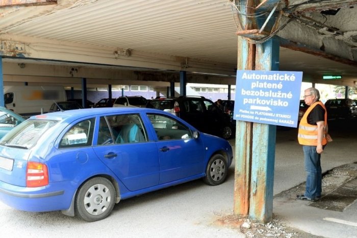 Ilustračný obrázok k článku Pripravte sa na problémy s parkovaním. Nová nemocnica uzavrie kryté parkovisko