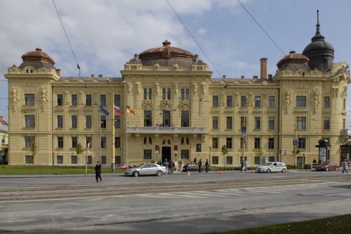 Ilustračný obrázok k článku Zásah NAKA na košickej župe: Trestné stíhanie sa týka nákupu nákladných áut