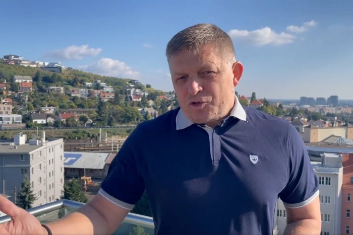 Ilustračný obrázok k článku Mikasovi úradníci nám ZAKÁZALI na proteste SPIEVAŤ. Duševne chorá vláda ako Matovič?