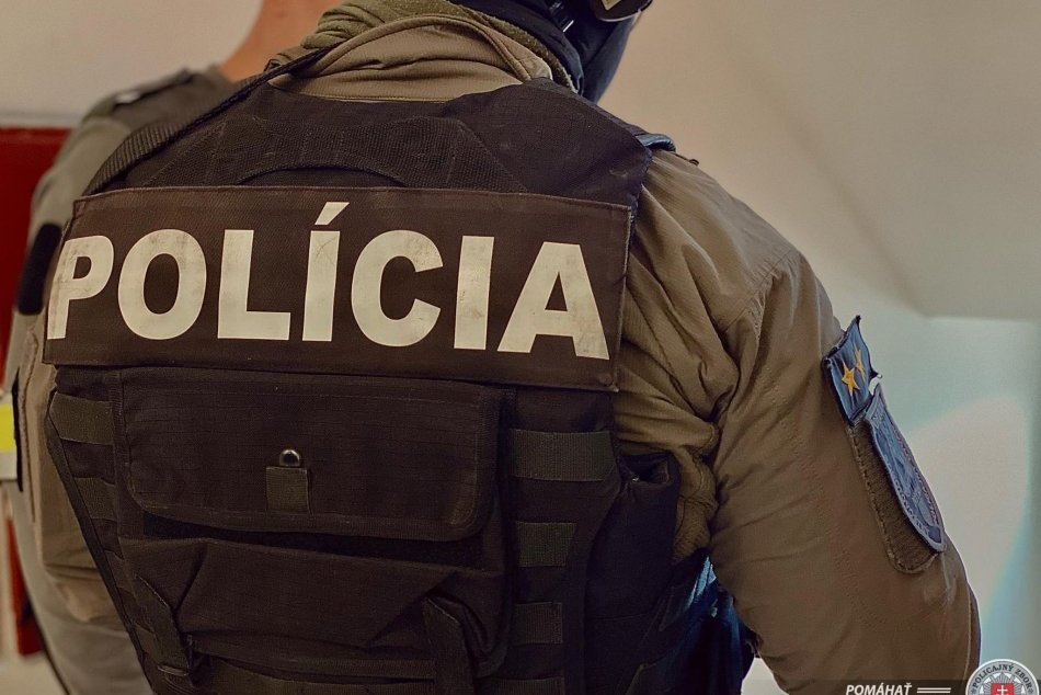 Ilustračný obrázok k článku Hádka vyústila do útoku MAČETOU: Nepríčetný Lukáš ušiel so zbraňou do centra mesta