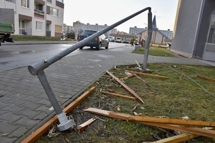 Ilustračný obrázok k článku Nad Európu mieri víchrica, zasiahne aj Slovensko! KEDY a KDE dorazí?