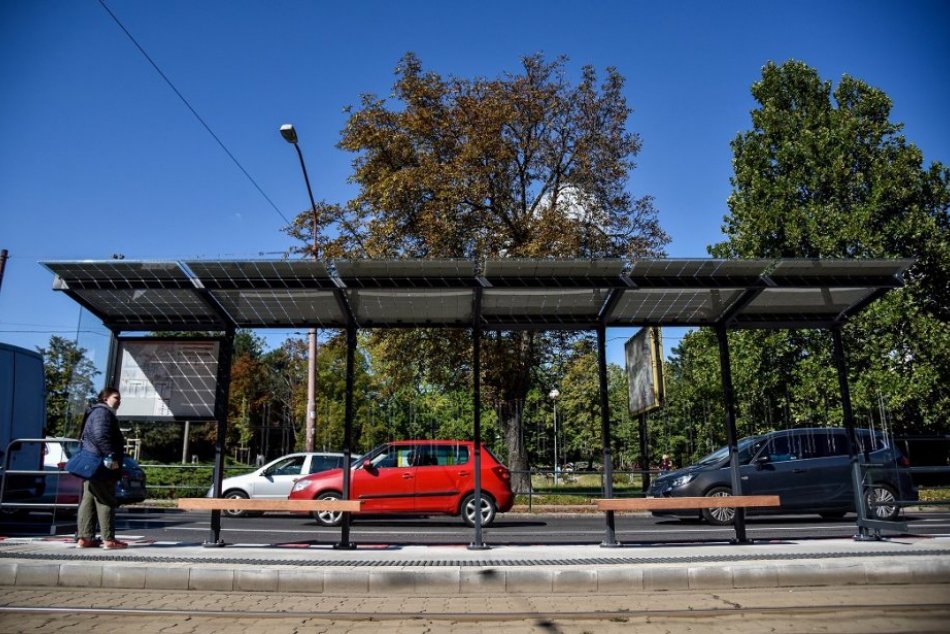 Ilustračný obrázok k článku Viac zelene a menej reklamy: Mesto plánuje veľkú obnovu zastávok MHD! Ako budú vyzerať?