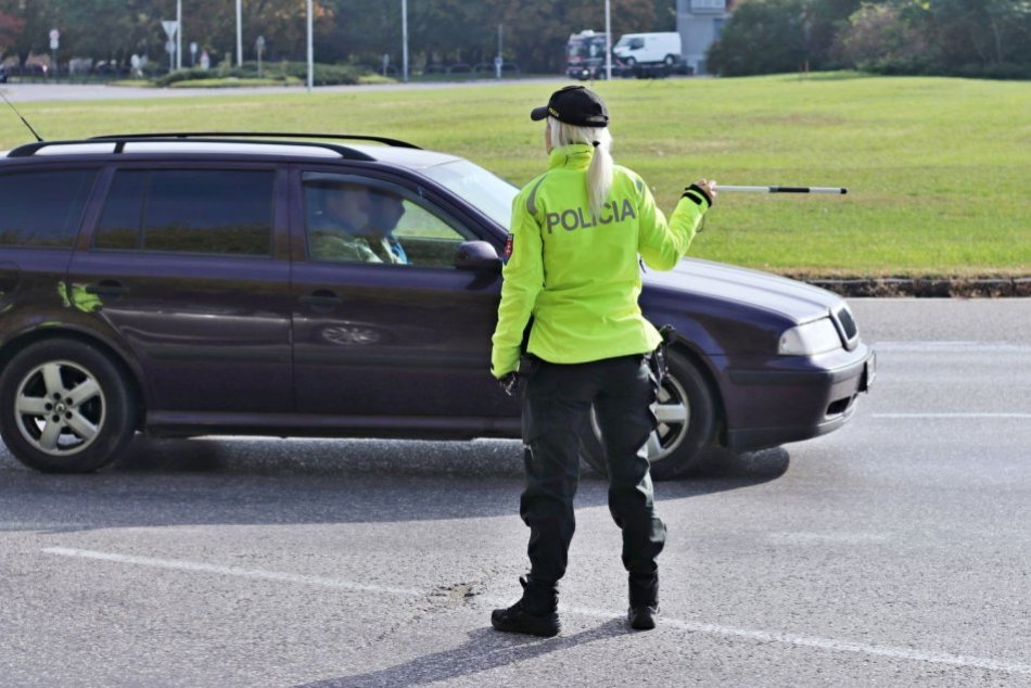 Ilustračný obrázok k článku Nebezpečná jazda v okrese Trenčín: Ukrajincovi namerali skoro 3 promile alkoholu