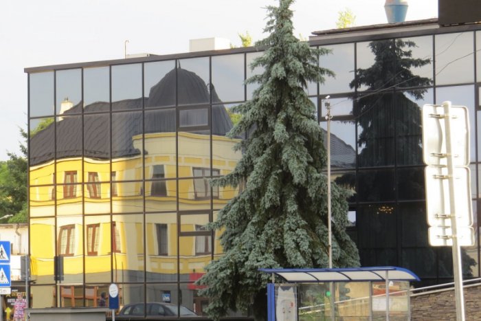 Ilustračný obrázok k článku Michalovce zostanú čierne: Konzílium navrhuje pre neočkovaných tvrdšie pravidlá!