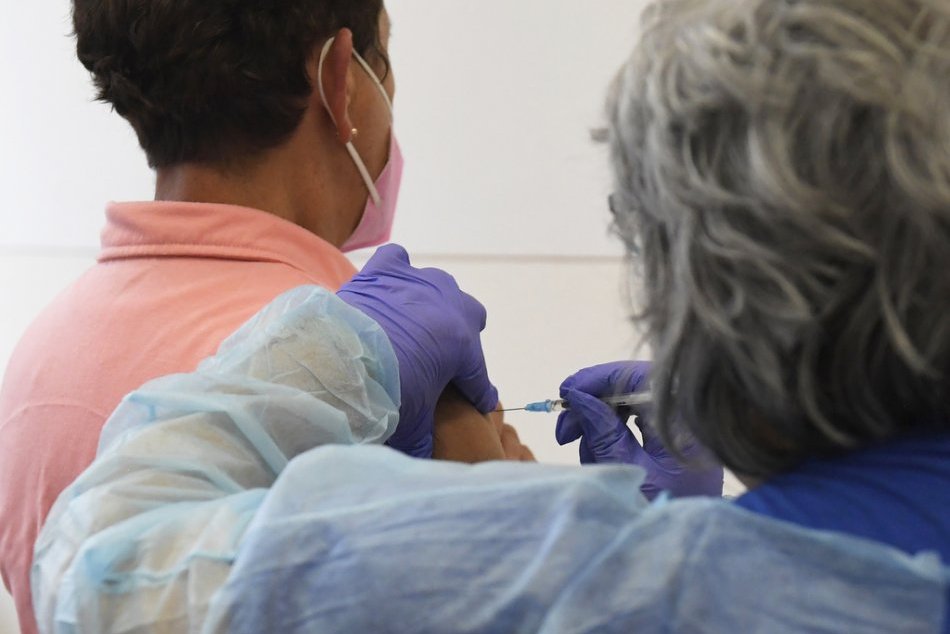 Ilustračný obrázok k článku V Rooseveltovej nemocnici už očkujú 3. dávkou: Vakcíny podali už stovkám ľudí