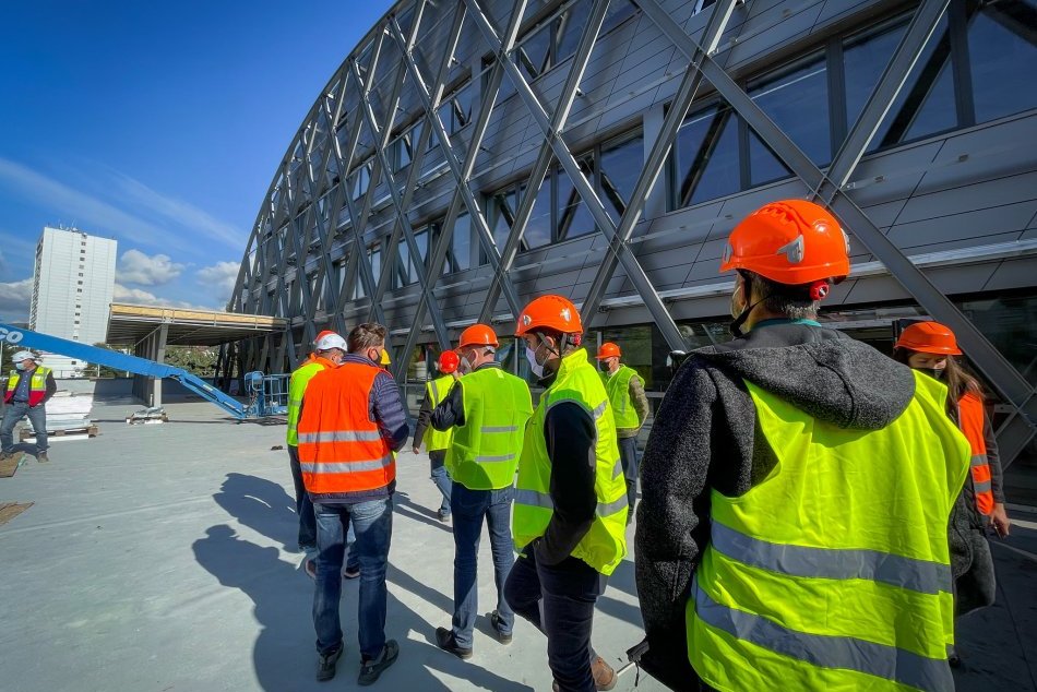 Ilustračný obrázok k článku Práce na bystrickom zimáku napredujú: KEDY by Barani mohli hrať doma? FOTO