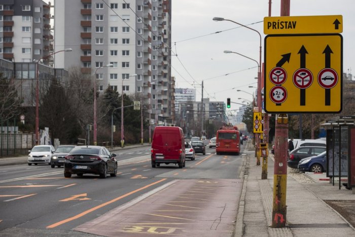 Ilustračný obrázok k článku Vodiči, vyzbrojte sa trpezlivosťou: Gagarinovu budú opravovať, počítajte s obmedzeniami