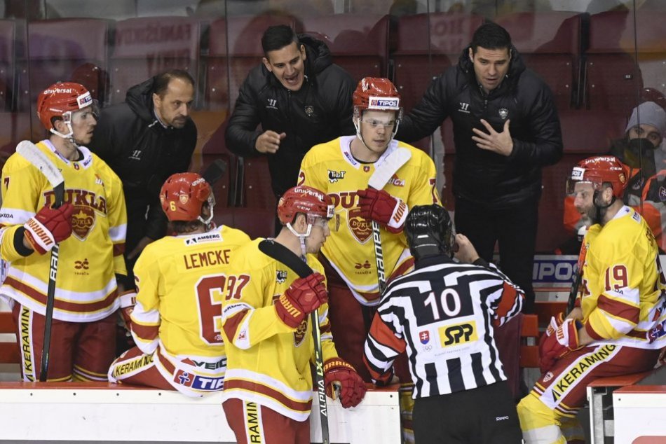 Ilustračný obrázok k článku Koronavírus ďalej úraduje: Dukla Trenčín musí odložiť aj derby so Slovanom