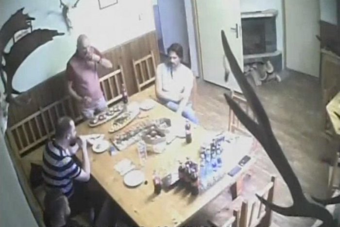 Ilustračný obrázok k článku KAUZA odpočúvania na poľovníckej chate: V známom prípade nastal ZVRAT!