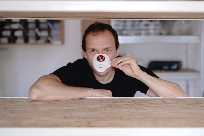 Ilustračný obrázok k článku Jeden deň v pražiarni kávy: Prečo je Coffeein tak trochu ako mexický kartel?