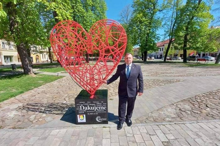 Ilustračný obrázok k článku Primátor na facebooku vyzýva na očkovanie: Nedokážem sa pasívne prizerať hrôze!