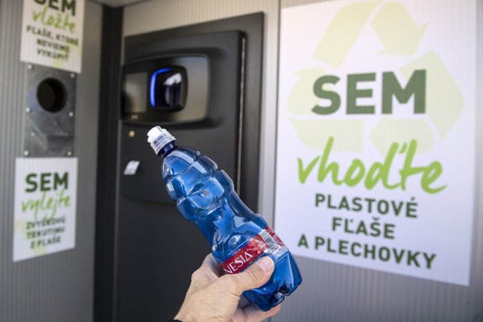 Ilustračný obrázok k článku ZÁLOHOVANIE fliaš a plechoviek v praxi: Stačí pár chýb a prídete o vrátenie peňazí