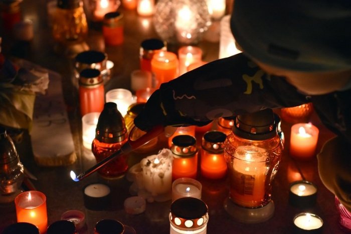 Ilustračný obrázok k článku Veľký dušičkový MANUÁL: V Bratislave bude posilnená MHD a cintoríny otvorené dlhšie