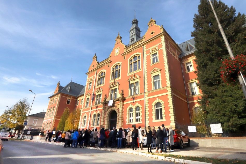 Ilustračný obrázok k článku Krajskému súdu v Bystrici sa kopí robota: KOĽKO nerozhodnutých vecí pripadá na sudcu?