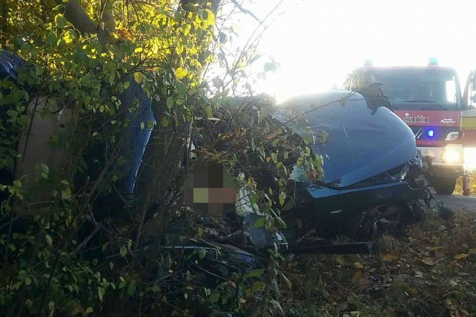 Ilustračný obrázok k článku Z miesta nehody pri Bystrici hlásia zranenú osobu. Zasahujú tam všetky záchranné zložky