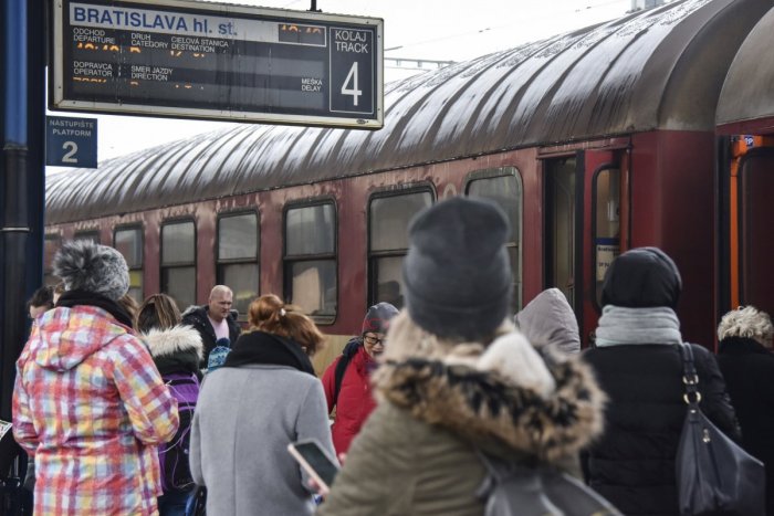 Ilustračný obrázok k článku Chystáte sa cestovať vlakom? Príde k obmedzeniu, LÍSTOK kúpite len vo VLAKU
