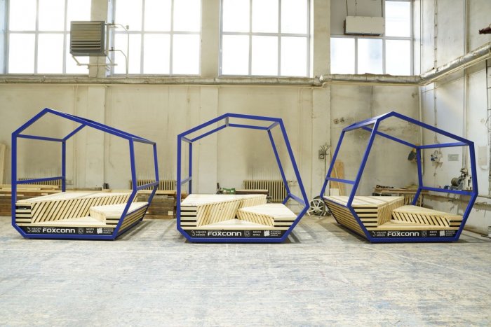 Ilustračný obrázok k článku Na námestí pred divadlom pribudne dizajnové sedenie: Objekty sú už vyrobené