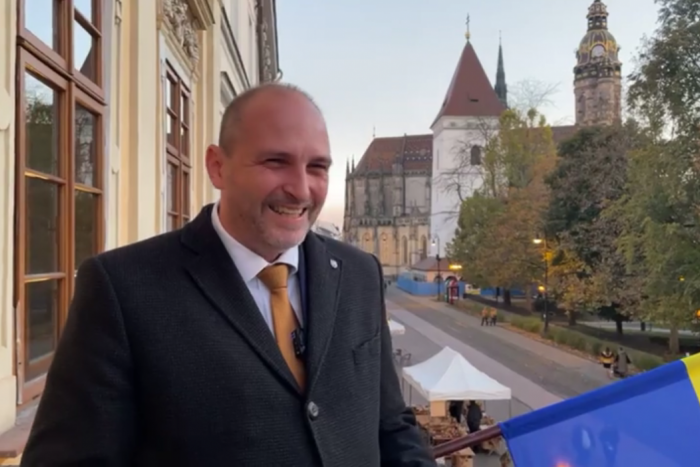 Ilustračný obrázok k článku Halloween v rodine primátora Polačeka: Neuveríte, akú masku mal jeho syn