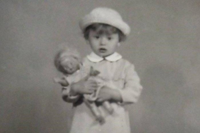 Ilustračný obrázok k článku Pretrhnuté PUTO: Majka sa po rokoch dozvedela, že ju adoptovali, hľadá svoju DVOJIČKU