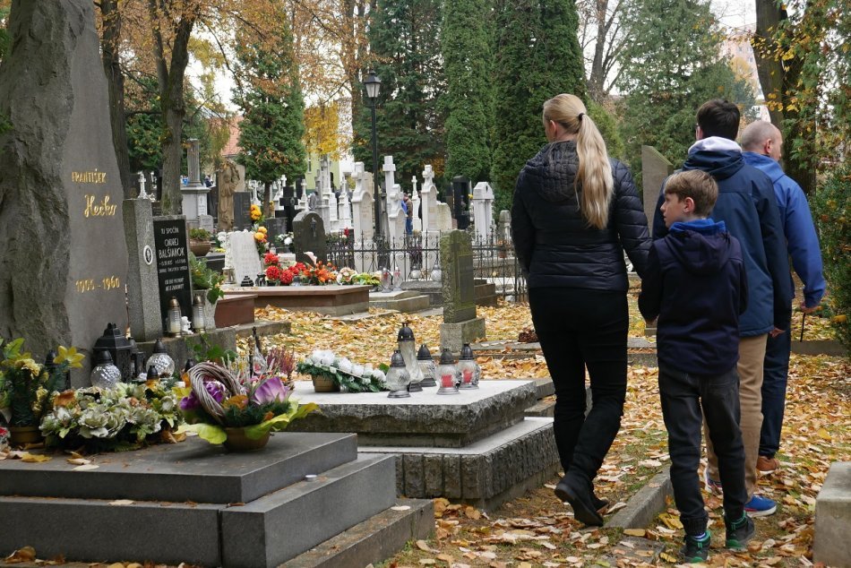 Ilustračný obrázok k článku DUŠIČKY sa blížia: Myslite aj na prírodu, VYZÝVA mesto Zvolenčanov