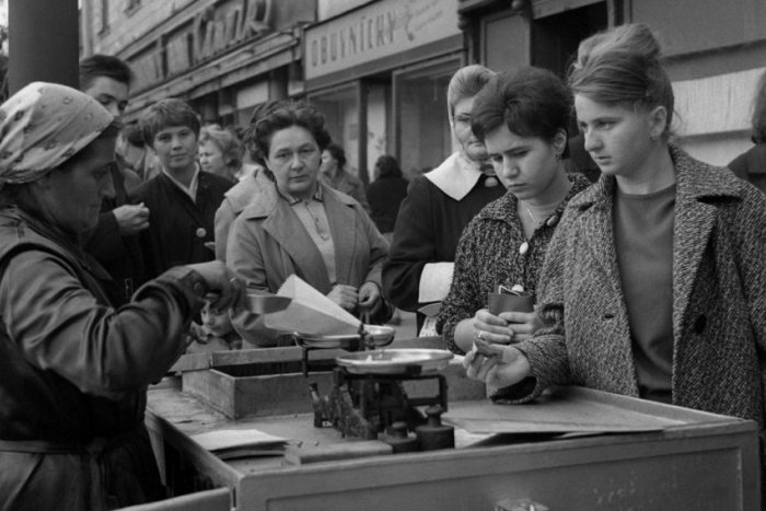 Ilustračný obrázok k článku Fotografie plné nostalgie: TAKTO vyzerala JESEŇ v Bratislave pred polstoročím