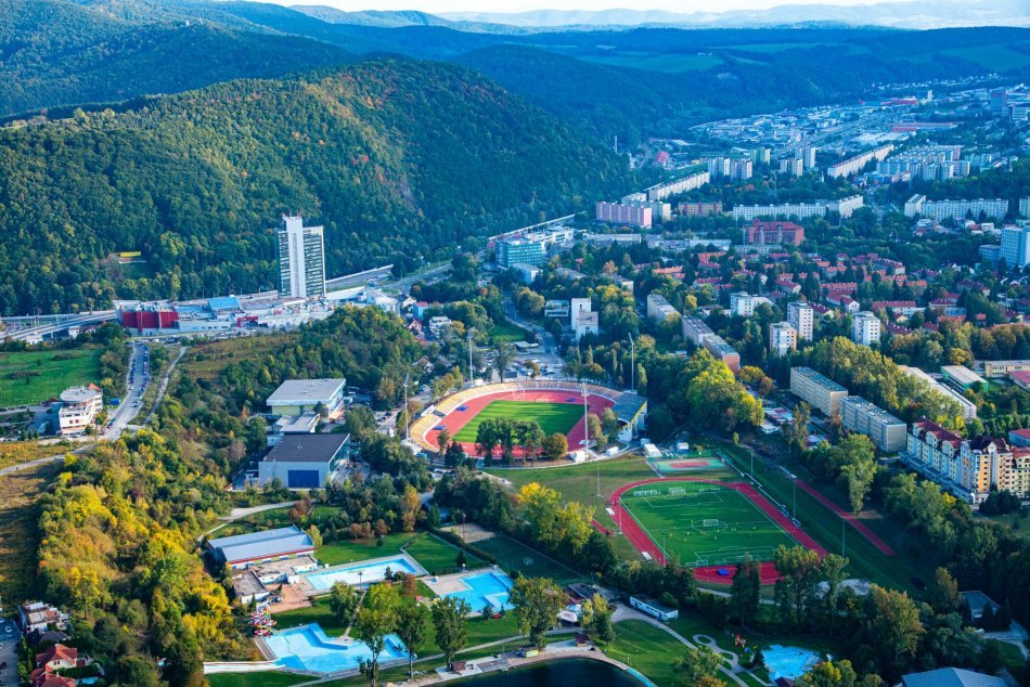 Ilustračný obrázok k článku Bystričania prišli s 15 NÁVRHMI: V meste im chýbajú ihriská, hniezda aj lezecká stena