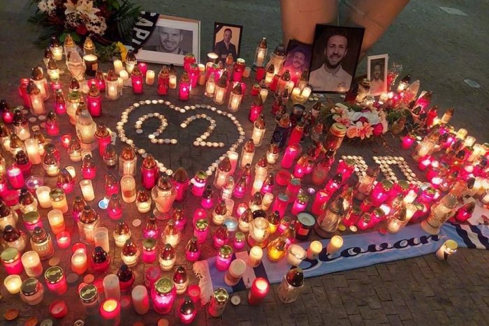 Ilustračný obrázok k článku VRÚCNE gesto fanúšikov: Modlitbami si UCTILI Sádeckého a Pašeka, FOTO a VIDEO