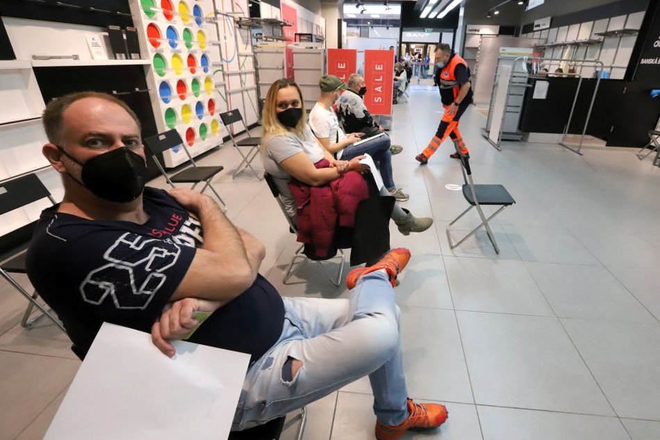 Ilustračný obrázok k článku Nové prípady COVID-19 v Trenčianskom kraji sú v TISÍCOCH: 3 okresy vyčnievajú