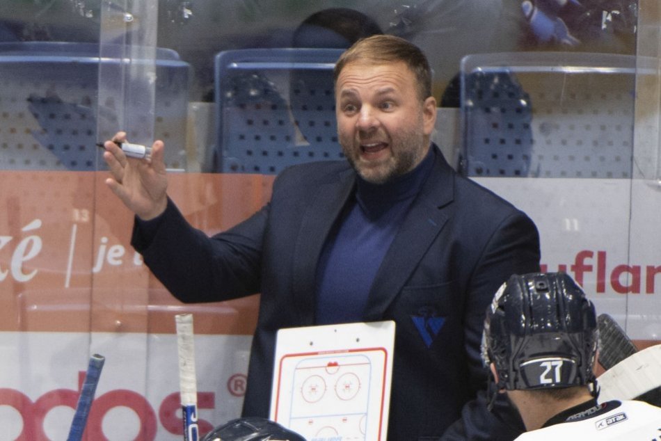 Ilustračný obrázok k článku Zo Slovana do Dukly Trenčín: Tréner Róbert Döme sa prezentoval aj fanklubu