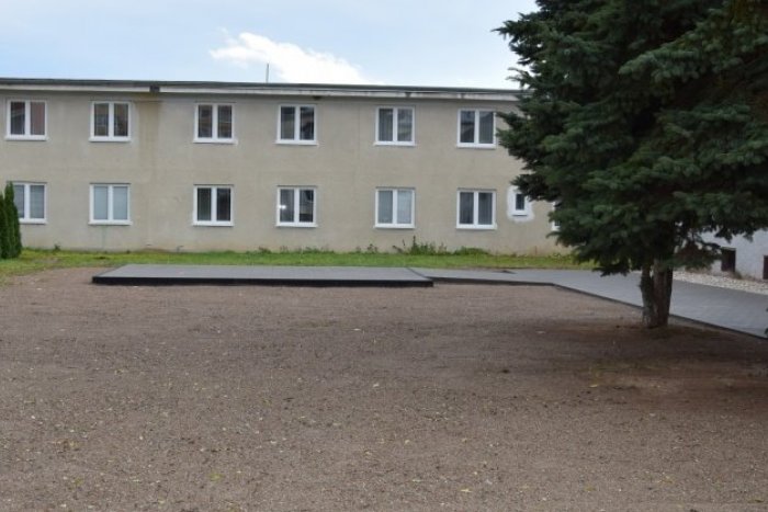 Ilustračný obrázok k článku Nevyužívaný dvor umeleckej školy zmenil vzhľad. Slúžiť bude na koncerty