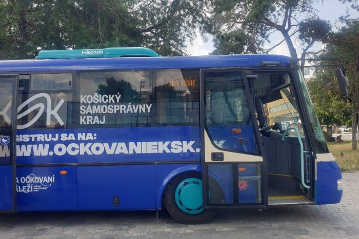 Ilustračný obrázok k článku Okresy sa chcú vyhnúť čiernej: Očkovací autobus sa tento týždeň nezastaví