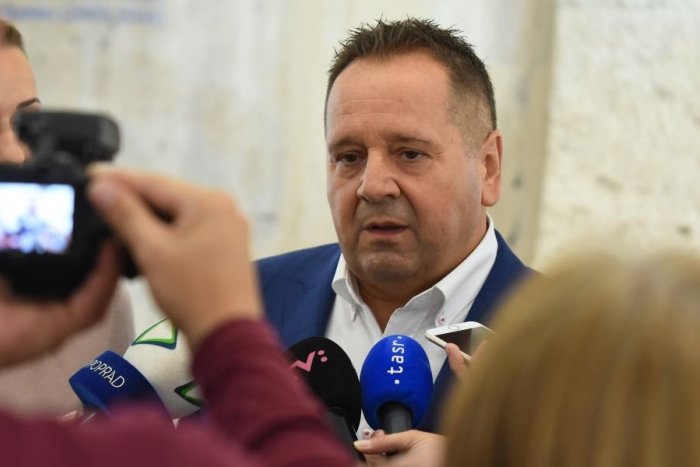 Ilustračný obrázok k článku Pre zlú epidemiologickú situáciu zrušili zasadnutie MsZ: Danko vyzýva ľudí k očkovaniu