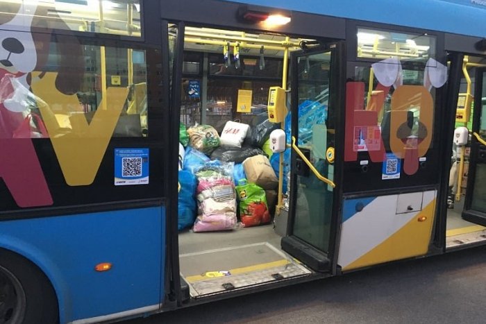 Ilustračný obrázok k článku Košičania majú dobré srdcia: Do Havkobusu nosia krmivo a veci pre útulkáčov, FOTO