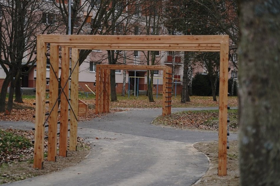 Ilustračný obrázok k článku Premena vnútrobloku na sídlisku Vlčince: Takto to tam aktuálne vyzerá, FOTO