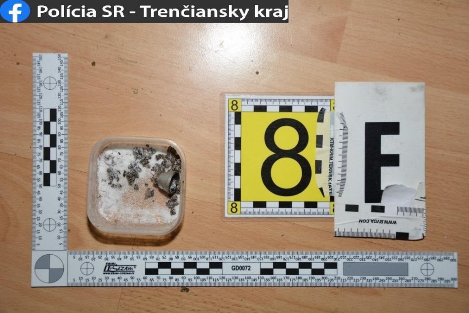 Ilustračný obrázok k článku V Prievidzi zadržali 3 drogových DÍLEROV: Hrozí im dlhý pobyt za mrežami, FOTO