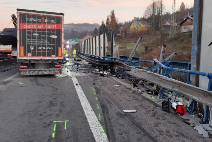 Ilustračný obrázok k článku Nehoda v Čadci odstavila premávku: Kamión poriadne zrámoval zvodidlá