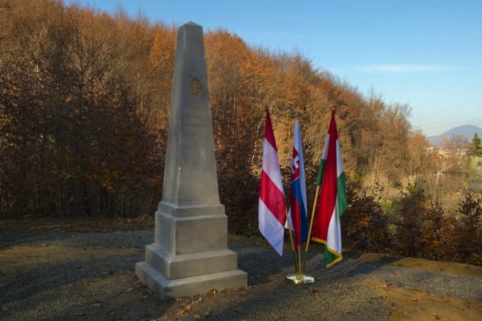 Ilustračný obrázok k článku Básnika Petöfiho v Prešove očarila príroda aj kúpele: Teraz odhalili jeho pamätník, FOTO