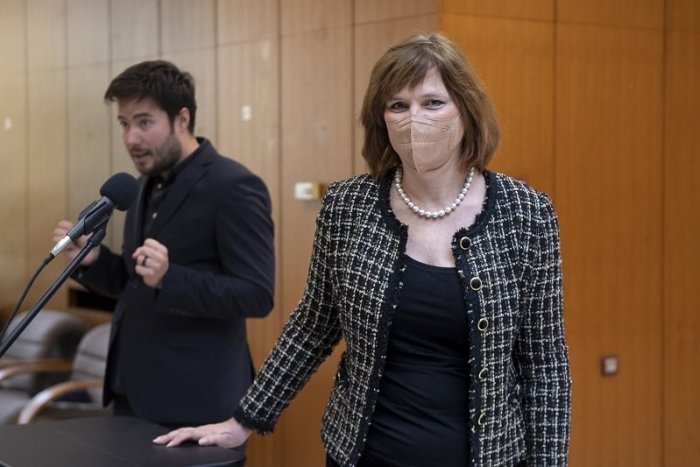 Ilustračný obrázok k článku Remišová: Na plaváreň potrebujete plavky. Keď idete do reštaurácie, musíte byť zaočkovaný