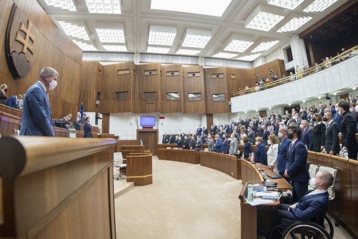 Ilustračný obrázok k článku Poslanci neschválili zákon na pomoc tehotným ženám: Chýbal jediný hlas!