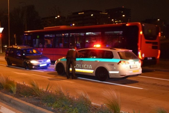 Ilustračný obrázok k článku Policajná naháňačka: Bratislavčan utiekol z Rakúska až do Petržalky