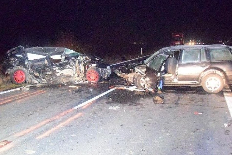 Ilustračný obrázok k článku Tragická nehoda na juhu Banskobystrického kraja: Zomreli 2 ľudia, ďalší sú zranení