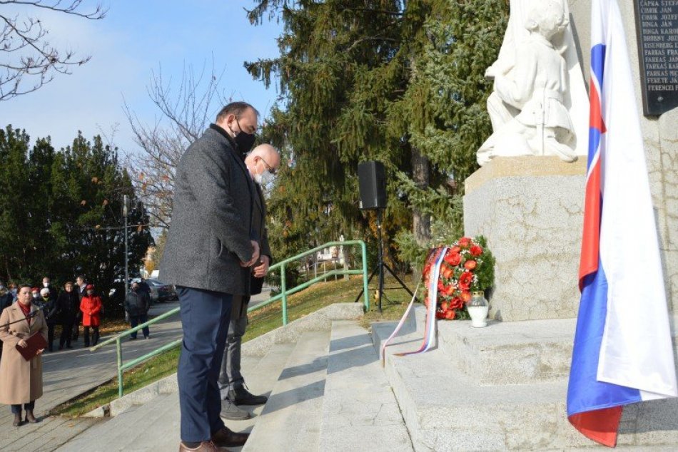 Ilustračný obrázok k článku V Šali sa rozozvučali kostolné zvony: Uctili si pamiatku na obete vojen, FOTO