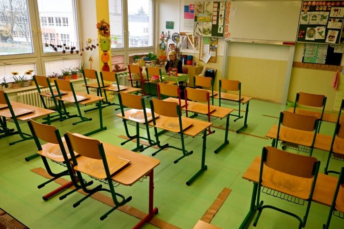 Ilustračný obrázok k článku Zmena pre školákov v okresoch Banská Bystrica a Brezno: Platiť začne ZÁKAZ prezenčnej výučby