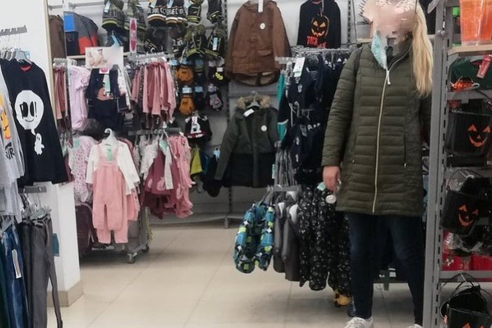 Ilustračný obrázok k článku Košičania v obchodoch počas čierneho týždňa: Nákupy bez pravidiel a respirátora