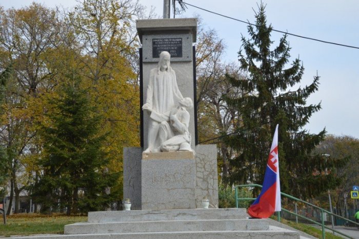 Ilustračný obrázok k článku V Šali na minulosť nezabúdajú: Historický pamätník sa dočkal obnovy