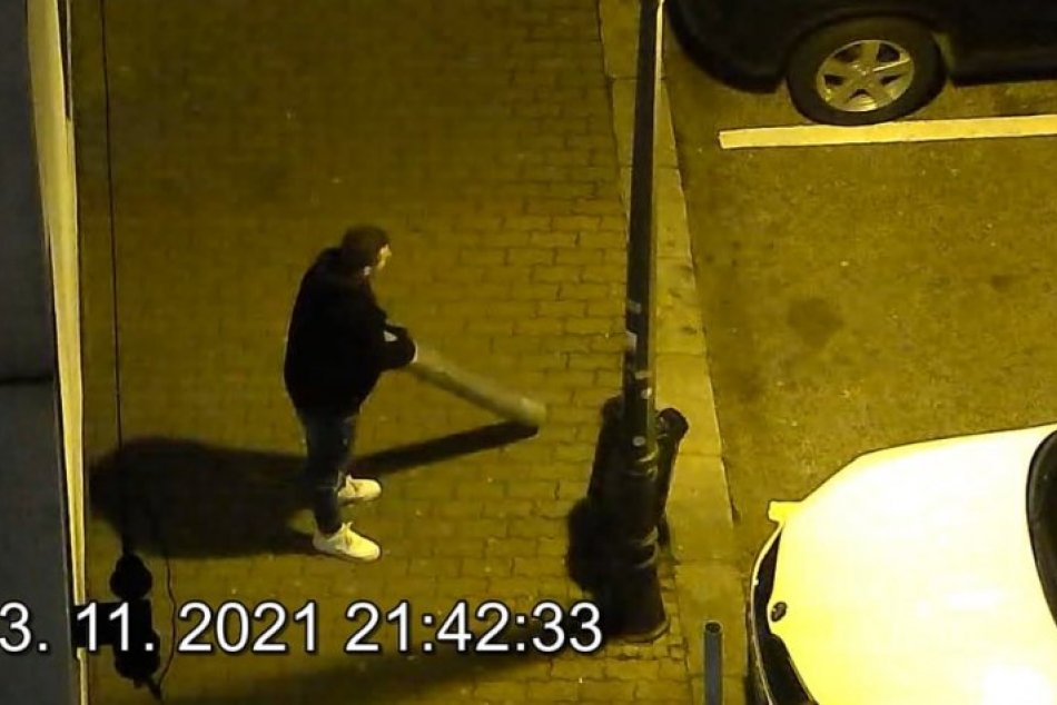 Ilustračný obrázok k článku Nočné vyčíňanie v centre Bystrice: Takto si mladistvý zarobil na problém, FOTO