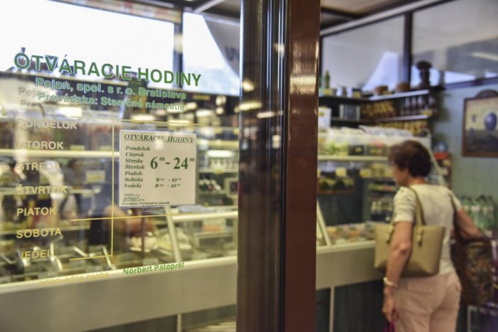 Ilustračný obrázok k článku NEZABUDNITE: 17. novembra budú obchody pre sviatok zatvorené. Máte nakúpené?