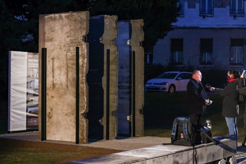 Ilustračný obrázok k článku Nitra si pripomenie odkaz 17. novembra: Oslavy budú pri fragmentoch Berlínskeho múru