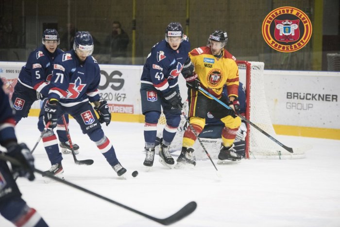 Ilustračný obrázok k článku Hokejisti potešili fanúšikov: Topoľčany gól neinkasovali a porazili Modré krídla